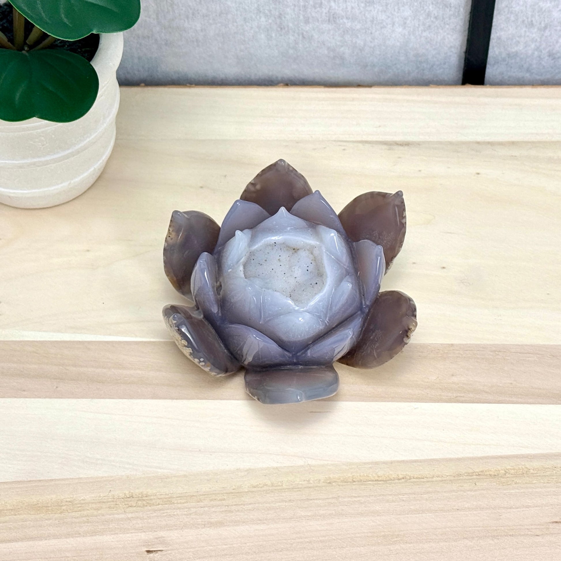 Agate Lotus Carving - Itsy's Crystal Cove LLC