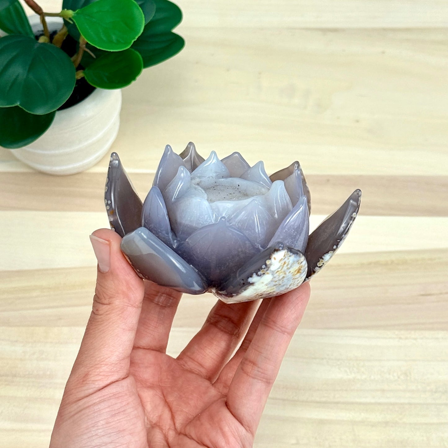 Agate Lotus Carving - Itsy's Crystal Cove LLC